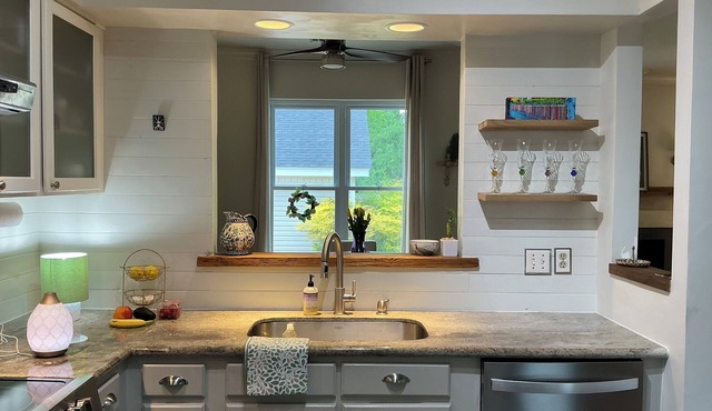 Cozy Acadian Cottage in the heart of charming Covington .