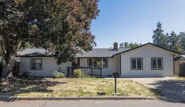 Cozy Accommodations in Woodburn