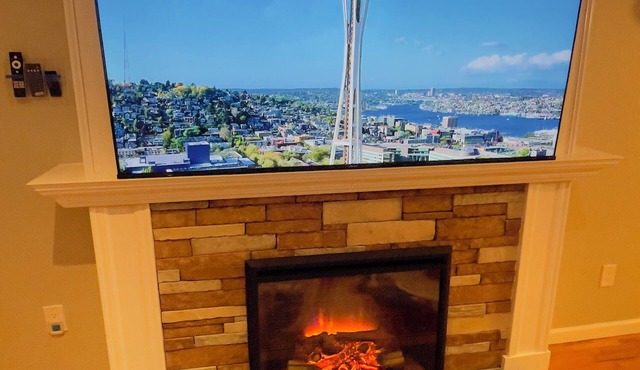 Cozy acre house fully A/C and tree house