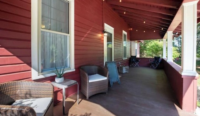 Cozy Adirondack Escape