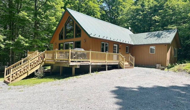 Cozy Adirondack Mountain Cabin- Inlet, NY - Sleeps 9!