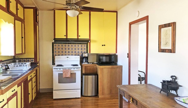 Cozy Adobe Home in Fort Davis!