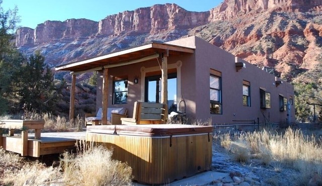 Cozy Adobe with Hot Tub and Fabulous Views in Outdoor Paradise.