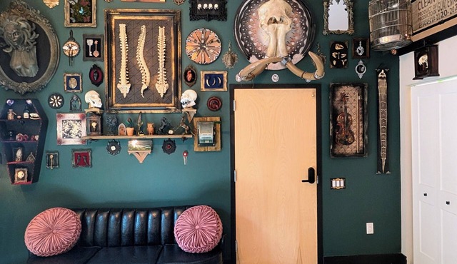 Cozy AF Gothic Rose Gallery. Sleeps 4 with I pull out queen size bed.