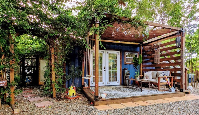 Cozy AF Tiny-House Oasis
