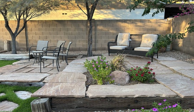 Cozy Ahwatukee home: mountain view, trails, golf & ASU. Pets allowed.