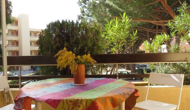 Cozy Air-Conditioned 1BR Apartment in La Favière, Steps from Beach and Shops