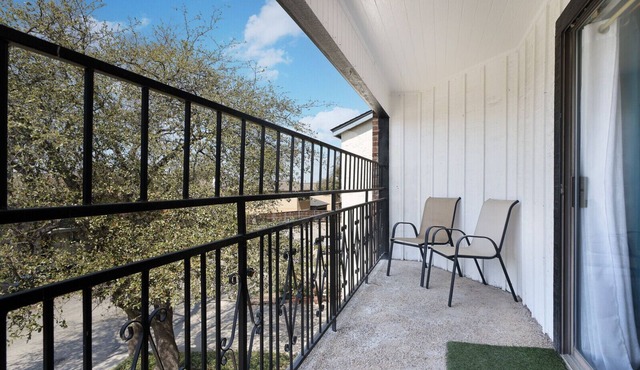 Cozy Alamo Heights Townhomen.