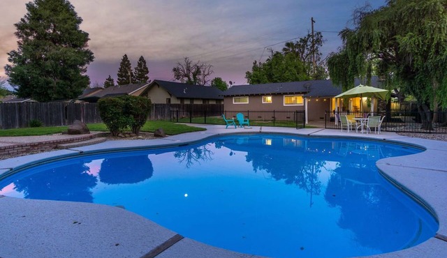 Cozy All Hardwood Home w private POOL near Enloe & CSUC