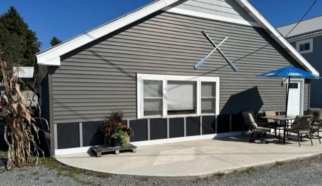 Cozy All Season Lake Front Apartment