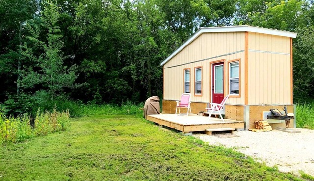 Cozy All Season Tiny House in Natural Paradise next to Lake Winnipeg
