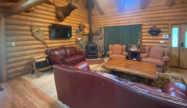 Cozy Alto Cabin on 2 Acres: Near Fishing & Skiing!