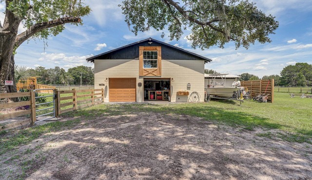 Cozy Altoona Studio w/Fire Pit: Farm On-Site!