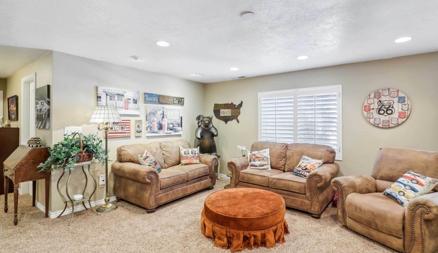 Cozy American Fork Retreat w/Electric Fireplace