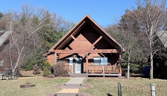 Cozy American themed 3-bedroom cabin by Three Bears Resort in Warrens