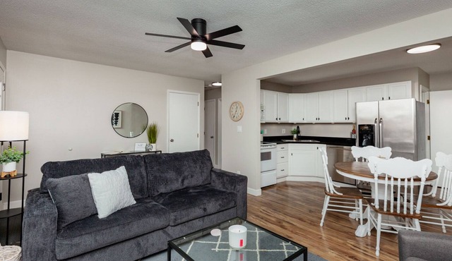 Cozy Ames retreat located near Iowa State University