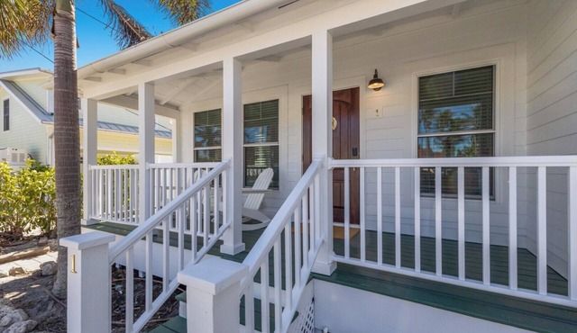 Cozy Anchor Inn #1, 1-bedroom retreat in the heart of Boca Grande.- Sleeps 4 - Pool