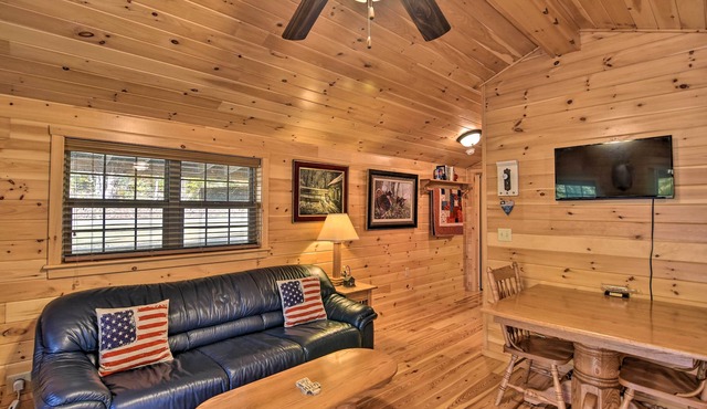 Cozy ‘Anchors Away’ Cabin Hideaway w/Fire Pit!