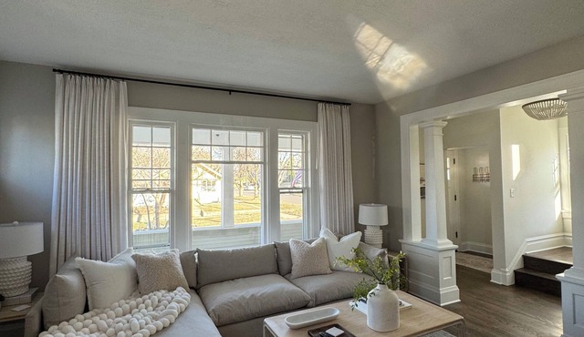 Cozy and accomodating designer home near downtown and McKennan Park - sleeps 10+