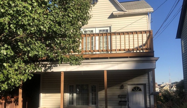 Cozy and beautiful house with a view in a perfect location!