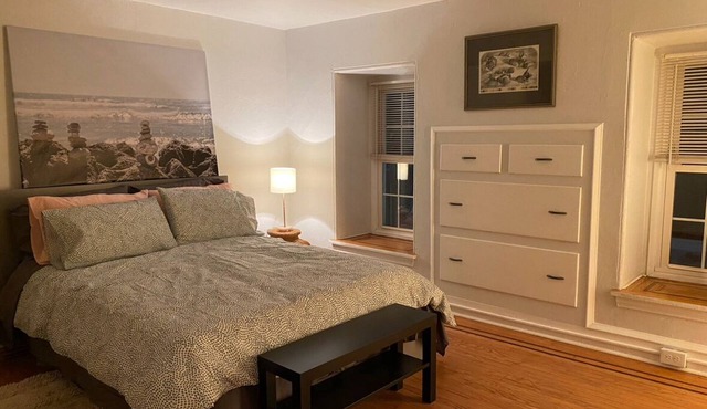 Cozy and beautiful 1-bedroom apt on quaint pedestrian street with central AC