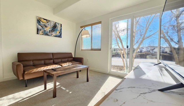 Cozy and Bright 2-Bedroom Haven