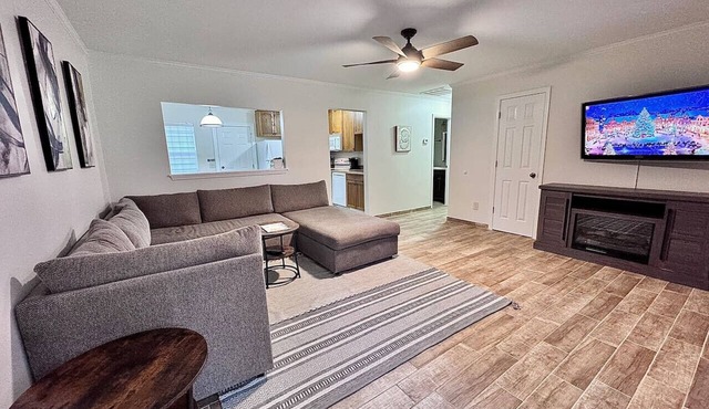 Cozy And Centrally Pet Friendly
