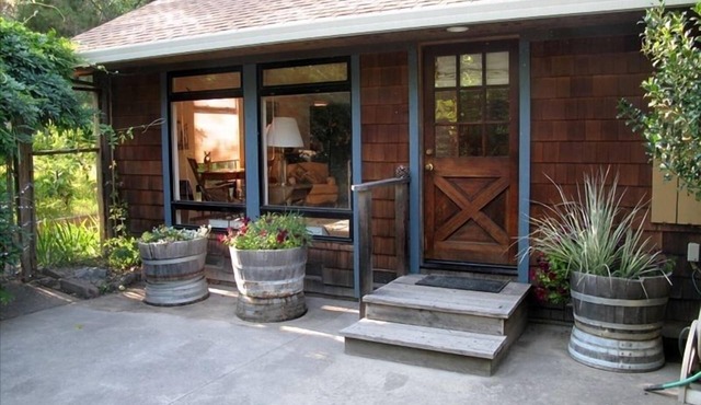 Cozy and Charming Apple Blossom Retreat—Relax with Nature