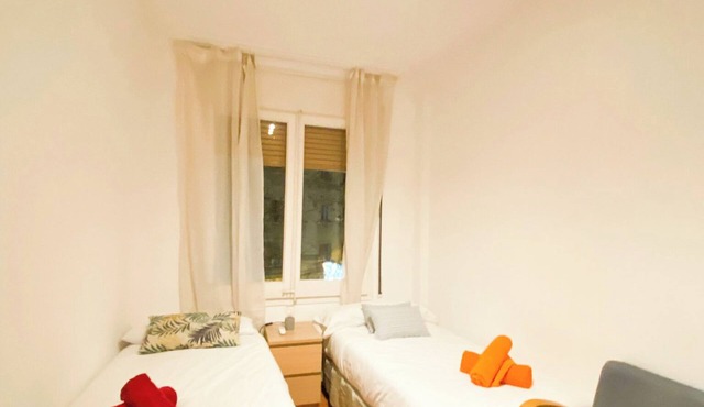 Cozy and Charming House Sagrada Familia