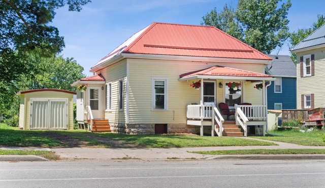 Cozy and charming. Your home away from home in the heart of Viroqua.
