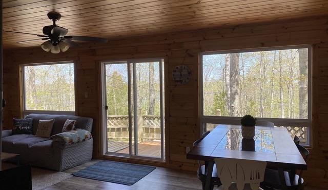 Cozy and Cheerful Cottage- Steps From the Lake!