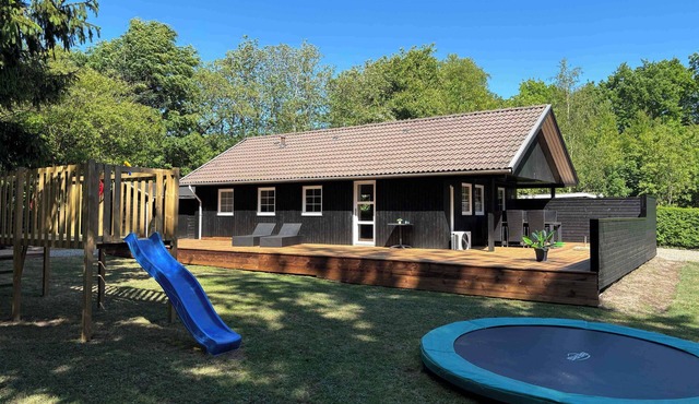 Cozy and child-friendly holiday home in Arrild