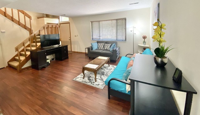 Cozy and clean 3 bed condo with work-from-home set up