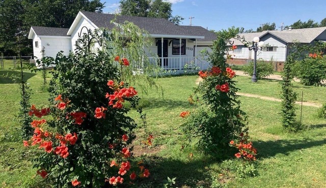 Cozy and clean 2-bedroom house in welcoming Borger with AC