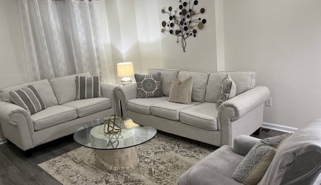 Cozy and Clean home Conveniently located in South Phila.