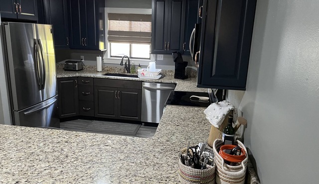 Cozy and Clean Mark Twain Lake/Jellystone Park Condominium