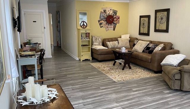 Cozy and close to downtown Port Clinton, Jet Express to Put-In-Bay and fishing!