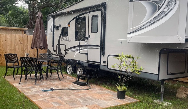 Cozy and Comfortable Camper to get fun and good times