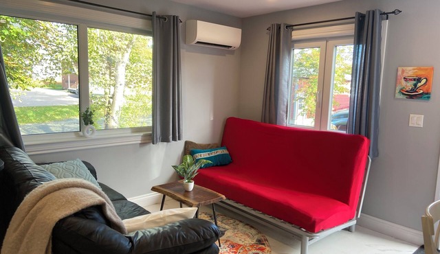 Cozy and comfy Heart of the Village Guesthouse