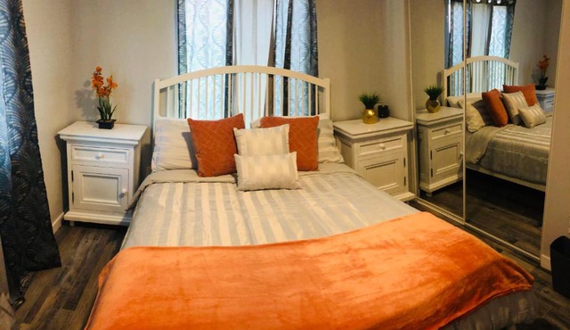 Cozy and Comfy Rooms Near SOFI Stadium, DTLA, USC, LAX, HOLLYWOOD, BEACHES Shared Home