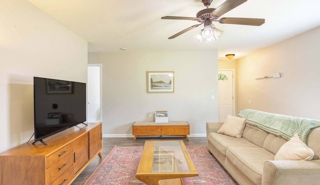 Cozy and Contemporary Villa 1 Mile from GSU