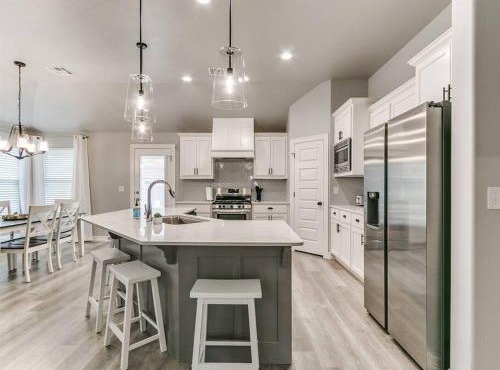 Cozy and Contemporary Home in Yukon!
