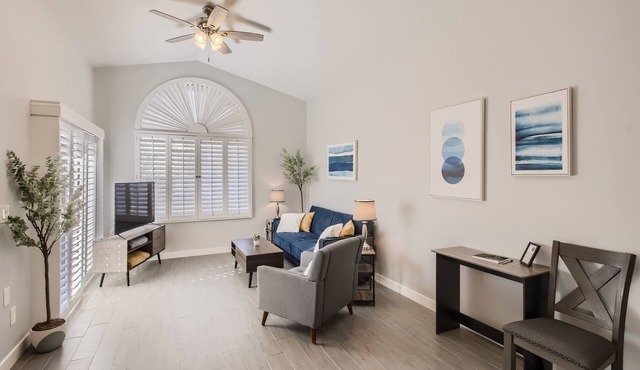 Cozy and Contemporary Tempe Condo - N Tempe location convenient to everything