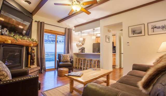Cozy and Convenient Garden Level Condo. Walk to Lifts. Heated Pool & Hot Tub