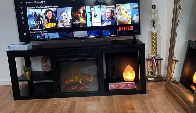 cozy and convenient apartment 1 min from train.