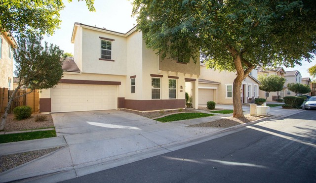 Cozy and Cute 2 story home in Gilbert 3 bedrooms 2.5 baths 2 car garage