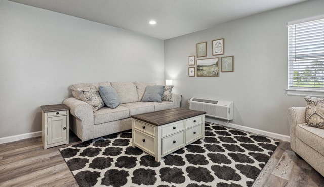 Cozy and Cute Studio 15 minutes from Lake Texoma and 30 minutes from WinStar.