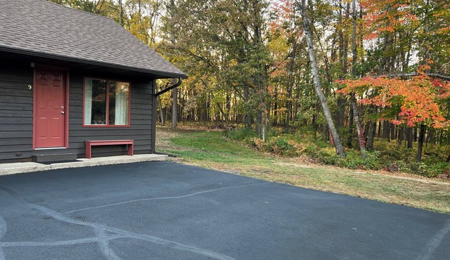 Cozy and Efficient Studio Located on Gull Lake Trail!