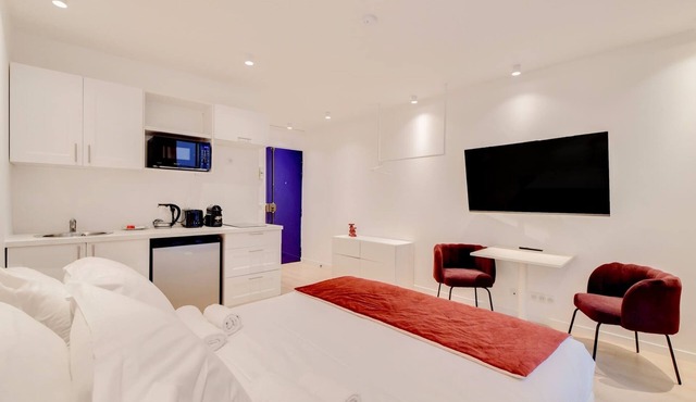 Cozy and elegant studio apartment in the heart of Paris