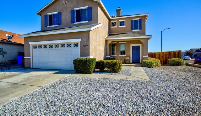 Cozy and Family Friendly Spacious 5 Bedroom Home